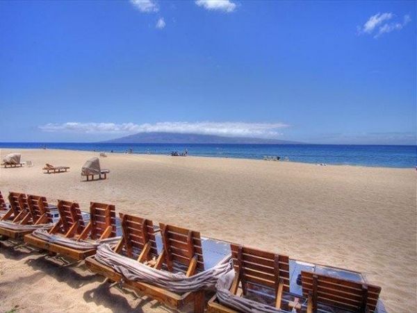 Beachfront Two Bedroom Rental Condo in Kaanapali