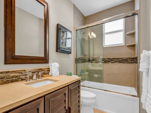 Luxury Waterfront Vacation Home with Pool Sleeps 14 Guests