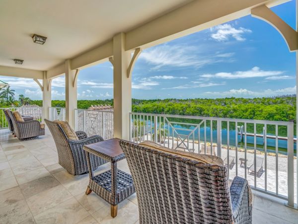 Luxury Waterfront Vacation Home with Pool Sleeps 14 Guests