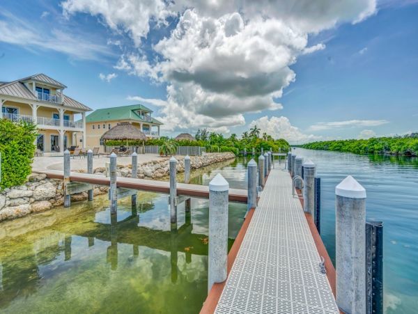 Luxury Waterfront Vacation Home with Pool Sleeps 14 Guests