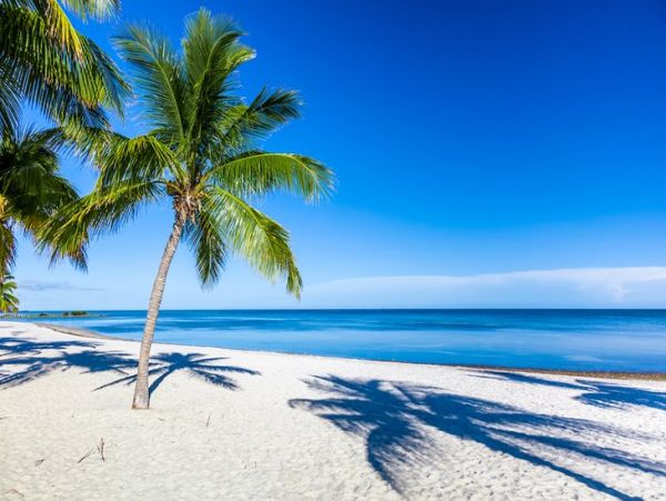 Luxury Waterfront Vacation Home with Pool Sleeps 14 Guests