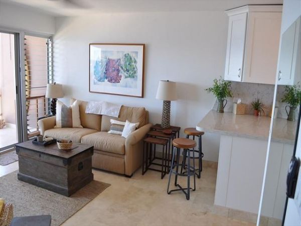 Great Value One Bedroom Oceanfront Condo in Lahaina Sleeps 4