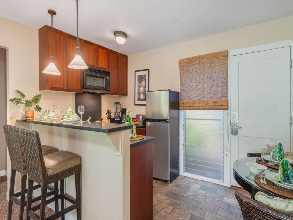 Lahaina Beautiful Two Bedroom Vacation Rentals Close to Beach