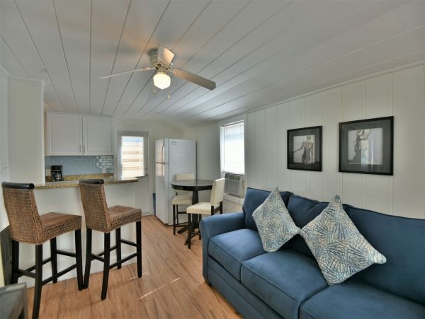 Charming Siesta Key Cottage Across From Beach