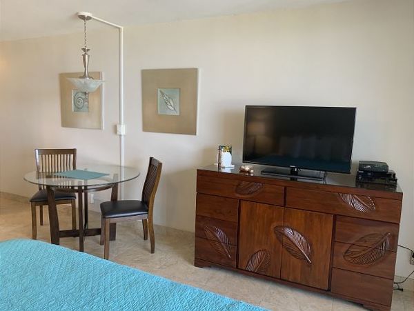 MAUI STUDIO WITH OCEAN ACCESS AND WATER VIEW