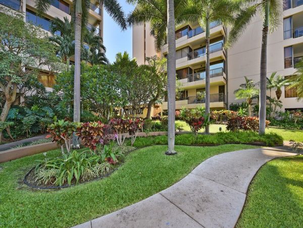 Kahana Vacation Condo - Oceanfront Two Bedroom Rental with Pool