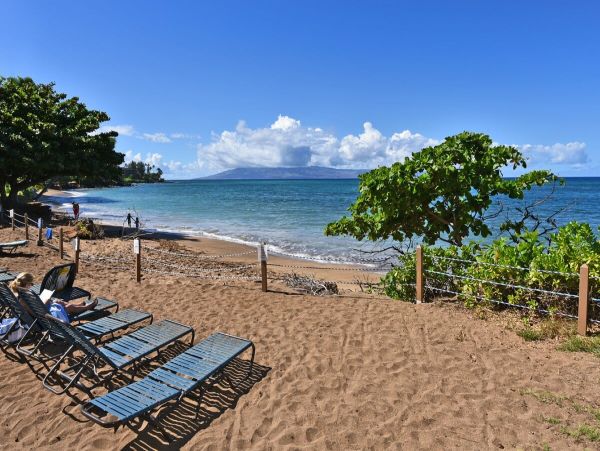 Kahana Vacation Condo - Oceanfront Two Bedroom Rental with Pool