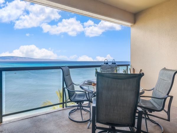 Kahana Vacation Condo - Oceanfront Two Bedroom Rental with Pool