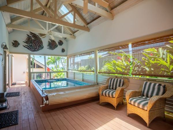 Luxury Beachfront Three Bedroom Vacation Home in Lahaina