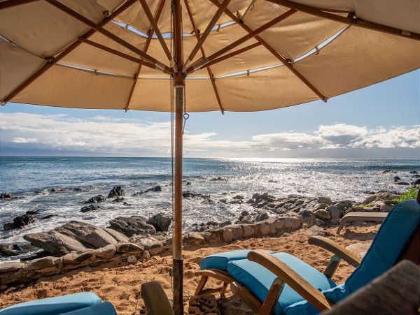 Luxury Beachfront Three Bedroom Vacation Home in Lahaina