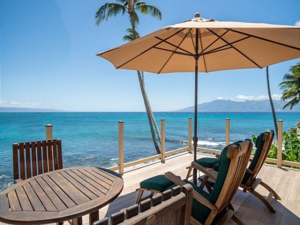 Luxury Beachfront Three Bedroom Vacation Home in Lahaina
