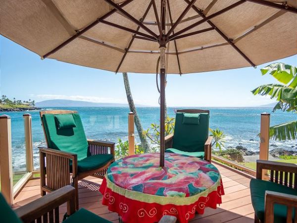 Luxury Beachfront Three Bedroom Vacation Home in Lahaina