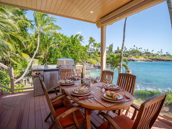 Luxury Beachfront Three Bedroom Vacation Home in Lahaina