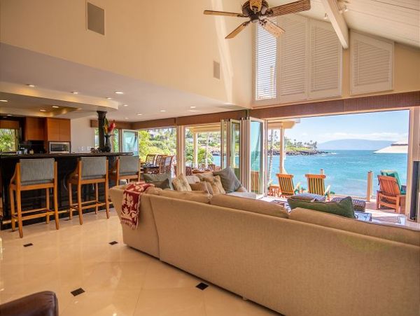 Luxury Beachfront Three Bedroom Vacation Home in Lahaina