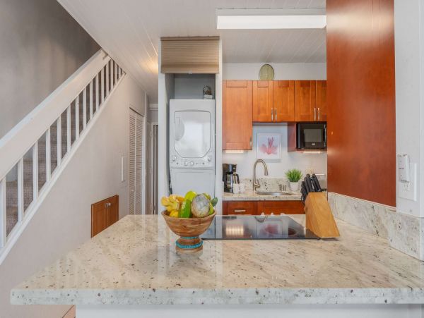 Top Floor 2 Bedroom Condo in South Kihei Ocean View