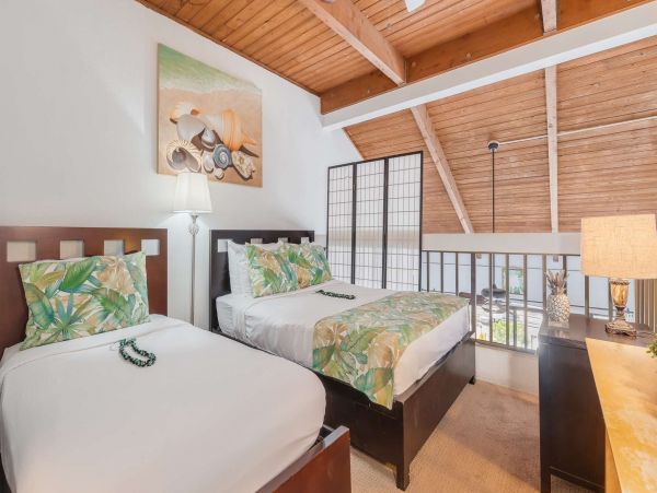 Top Floor 2 Bedroom Condo in South Kihei Ocean View