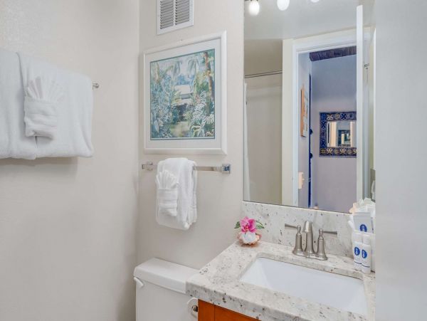 Top Floor 2 Bedroom Condo in South Kihei Ocean View