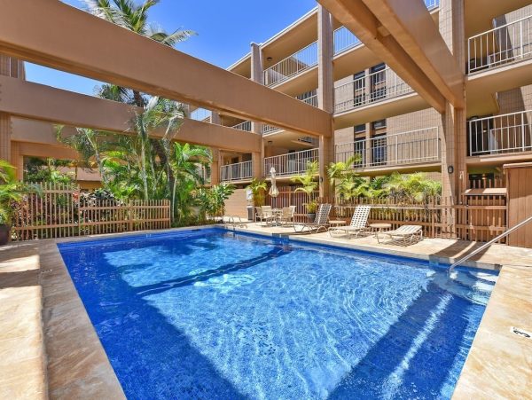 Mountain-View One-Bedroom Condo Near Kaanapali Beach