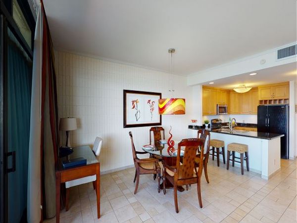 Lahaina One Bedroom Vacation Condo Sleeps 4 Walk To Beach