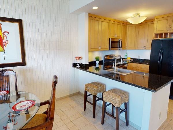 Lahaina One Bedroom Vacation Condo Sleeps 4 Walk To Beach