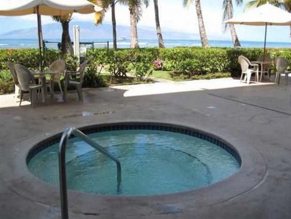 Lahaina One Bedroom Vacation Condo Sleeps 4 Walk To Beach