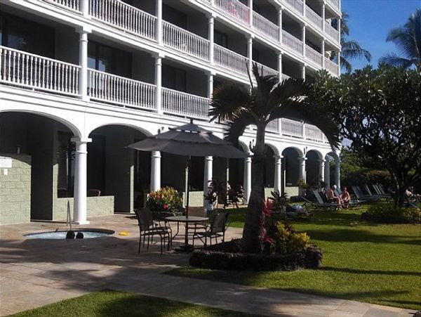 Lahaina One Bedroom Vacation Condo Sleeps 4 Walk To Beach