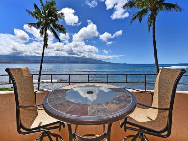 Charming Ocean Front Condo in Maui