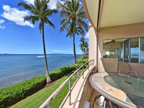 Charming Ocean Front Condo in Maui