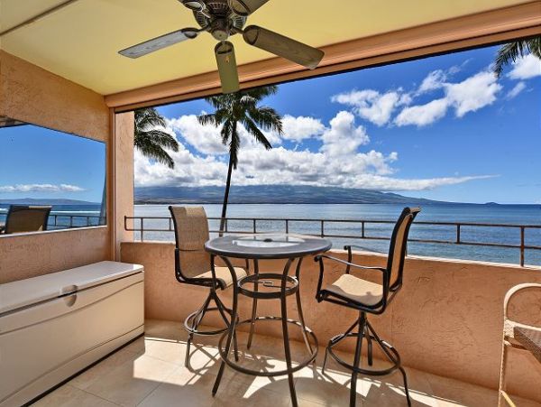 Charming Ocean Front Condo in Maui