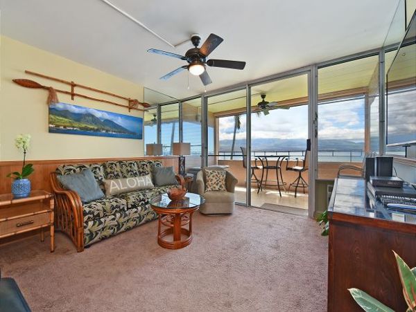 Charming Ocean Front Condo in Maui