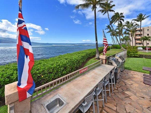 Charming Ocean Front Condo in Maui