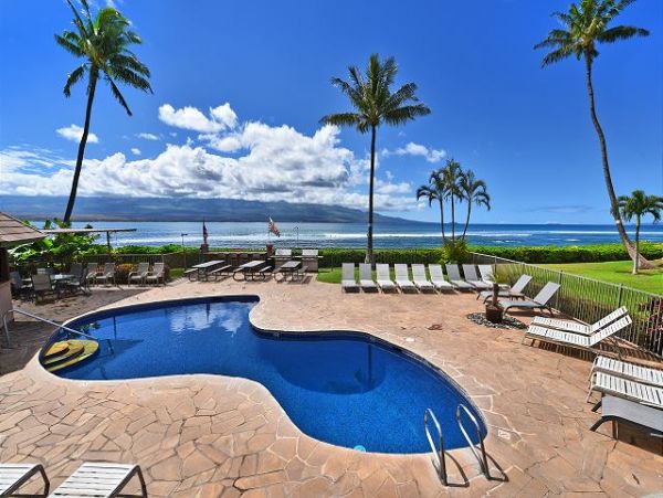Charming Ocean Front Condo in Maui