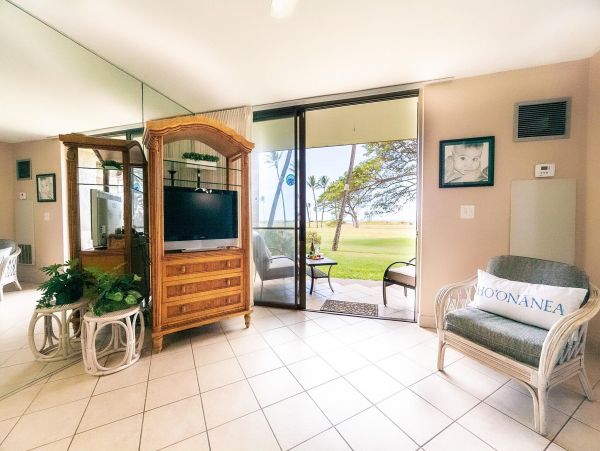 Two Bedroom Oceanfront Condo in Maui Sleeps Six Guests
