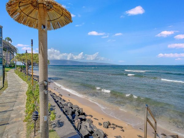 Maui Vacation Rentals - Kaanapali Beachfront 2BR Condo
