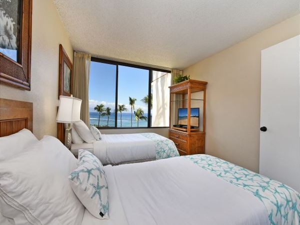 Maui Vacation Rentals - Kaanapali Beachfront 2BR Condo