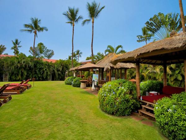 Lahaina Lovely Two Bedroom Home Pool Walk to Dining & Beach