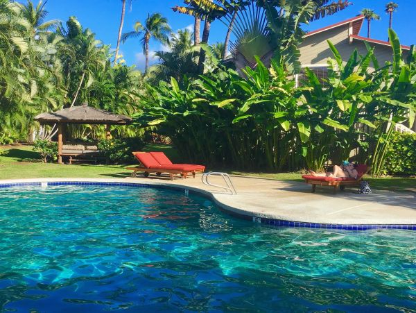 Lahaina Lovely Two Bedroom Home Pool Walk to Dining & Beach