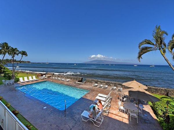Lahaina One Bedroom Vacation Condo Sleeps 4 Walk To Beach