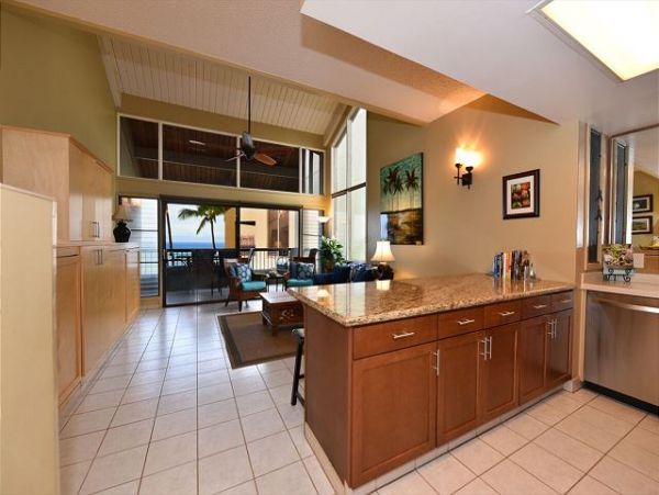 Beachfront Vacation Rental 2 Bedrooms & Ocean Views