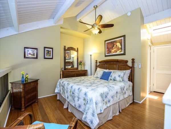 Beachfront Vacation Rental 2 Bedrooms & Ocean Views