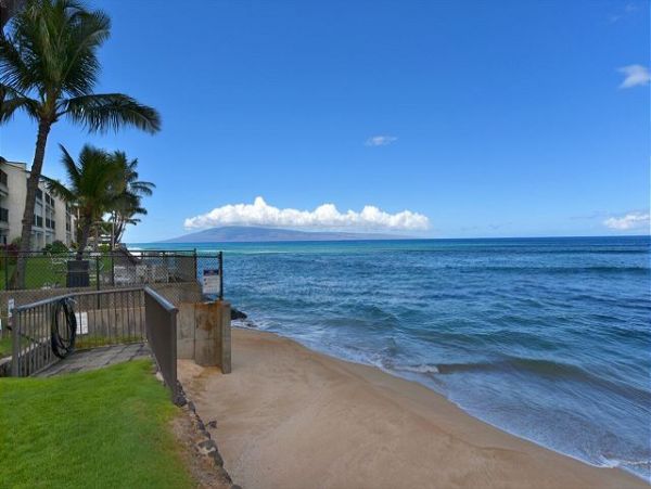 Beachfront Vacation Rental 2 Bedrooms & Ocean Views