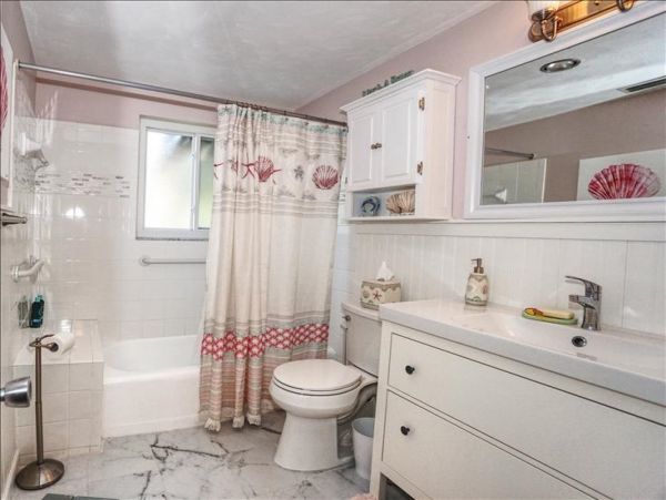 Just Steps to Beach Longboat Key Vacation Caged Pool Home