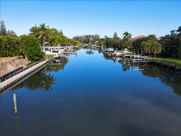 Just Steps to Beach Longboat Key Vacation Caged Pool Home