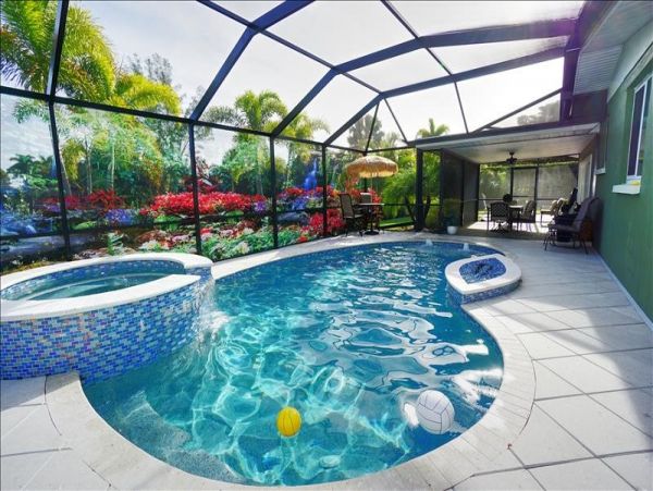 Just Steps to Beach Longboat Key Vacation Caged Pool Home