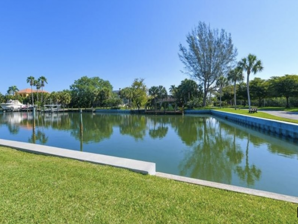 Just Steps to Beach Longboat Key Vacation Caged Pool Home