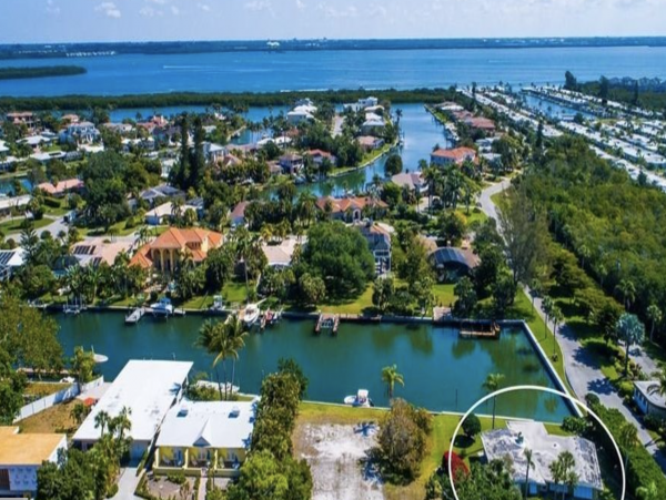 Just Steps to Beach Longboat Key Vacation Caged Pool Home