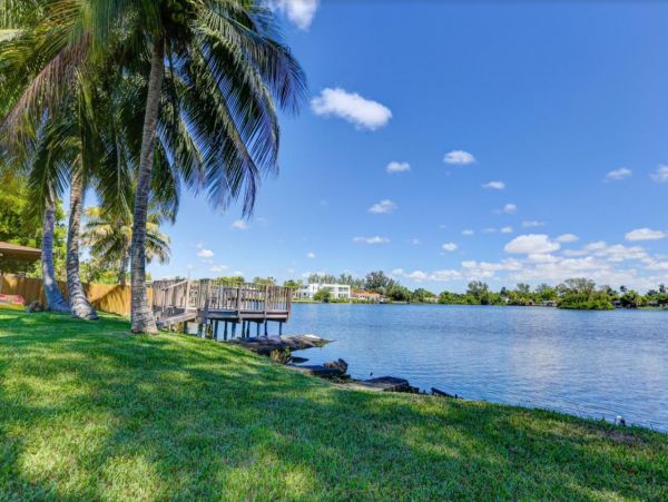Luxury Four Bedroom Waterfront Home in Miami