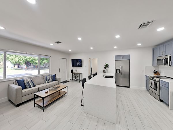 Modern Palm Beach Three Bedroom Home Near the Beach