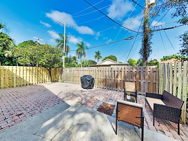 Modern Palm Beach Three Bedroom Home Near the Beach