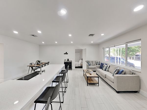 Modern Palm Beach Three Bedroom Home Near the Beach